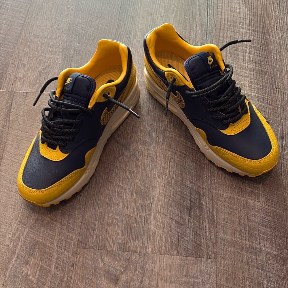 Nike Women's Air Max 1 - Yellow and Navy